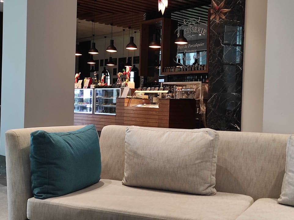 Lobby Acanthus Cennet Barut Collection