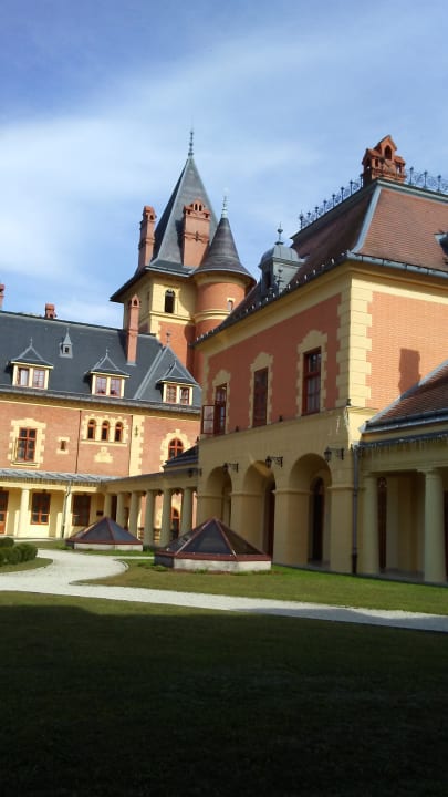 Außenansicht Kastélyhotel Sasvár Resort