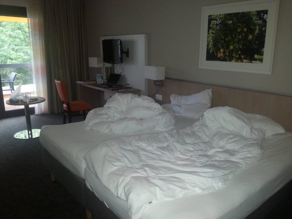 Zimmer 312 - Bett H4 Hotel Arcadia Locarno