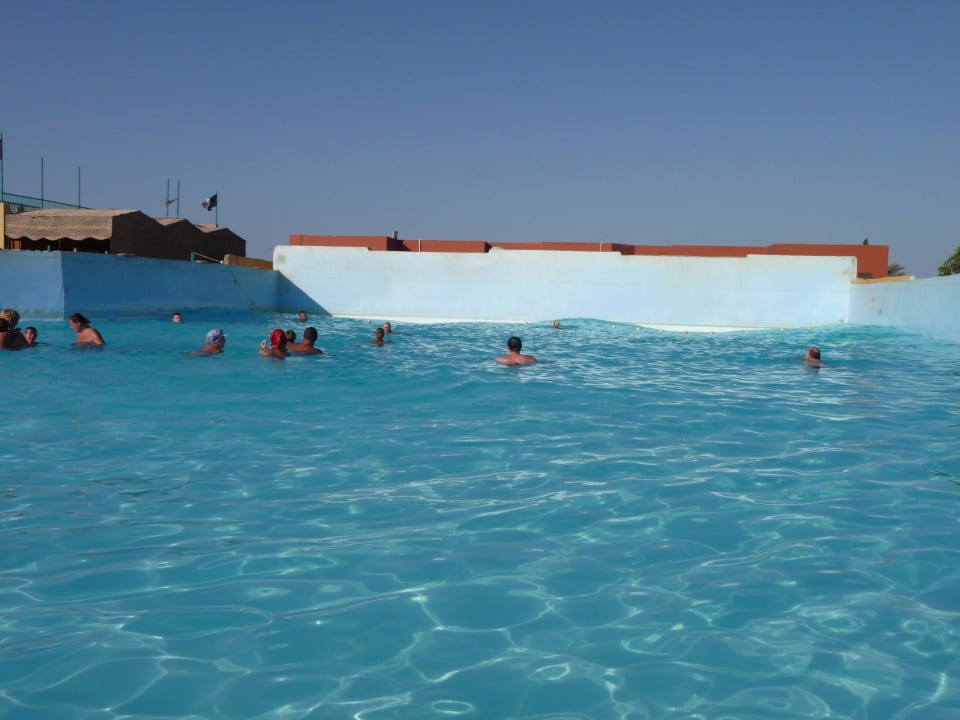 Basen z falami Titanic Beach Spa & Aqua Park
