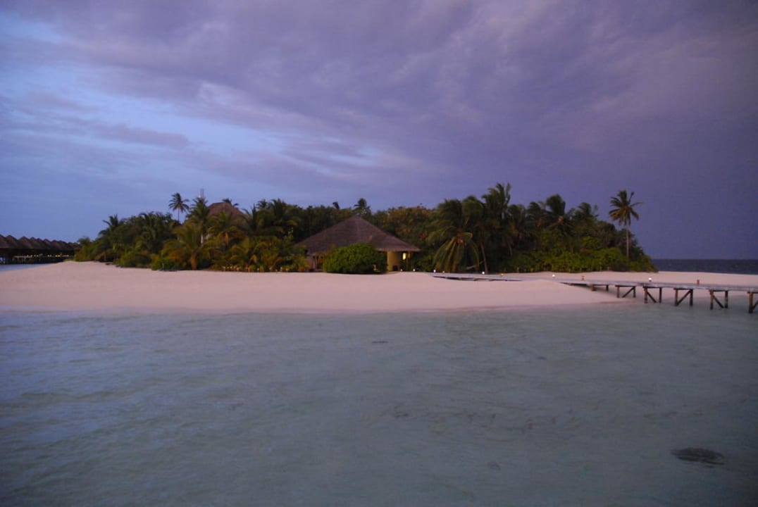 Bilck vom Water-Restaurant auf die Insel Mirihi Island Resort