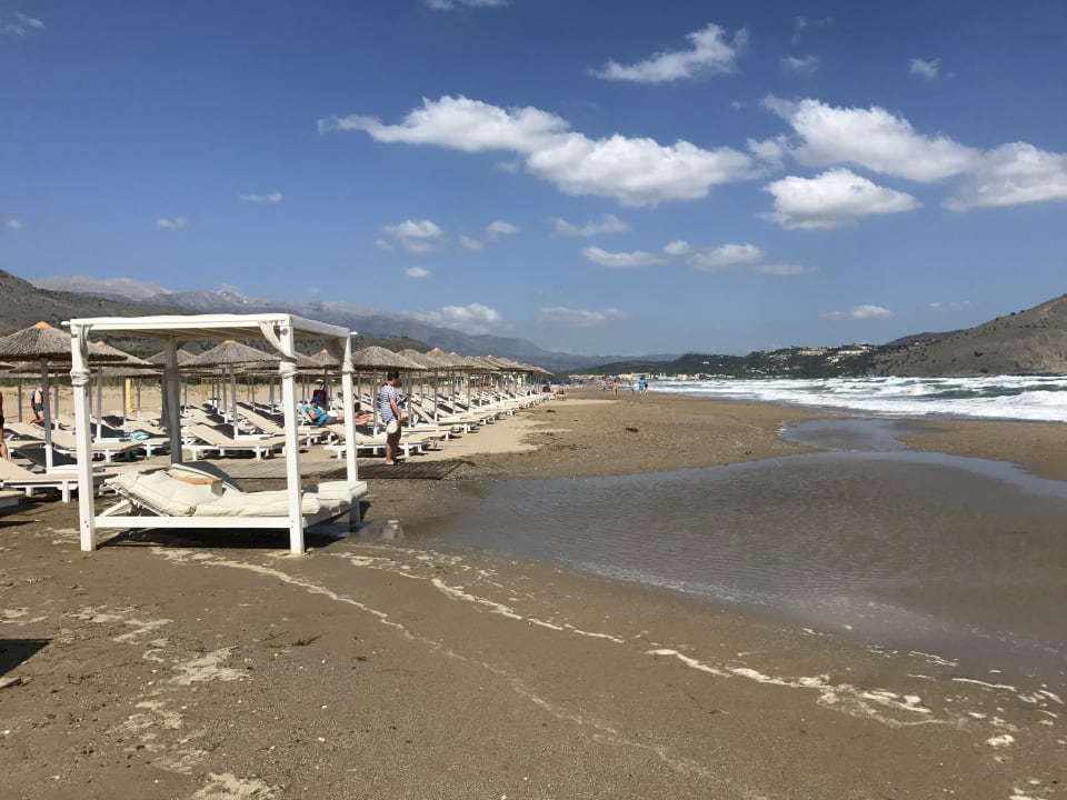 Hohe Wellen, viel Wind und leider Badeverbot. Da kam das Was Anemos Luxury Grand Resort