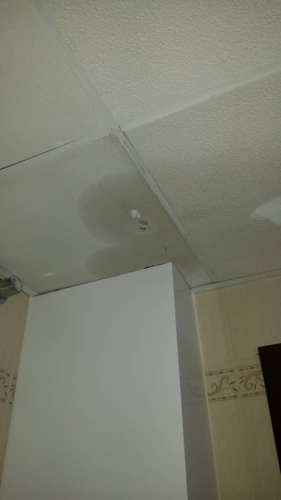 Zi. 435 - Loch nach der ersten "Reparatur" The Sea Hotel by Grupotel - Adults only