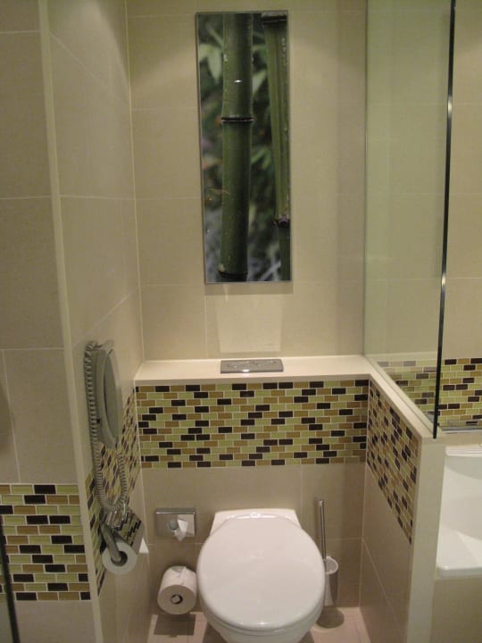 Badbereich Hilton Frankfurt Airport