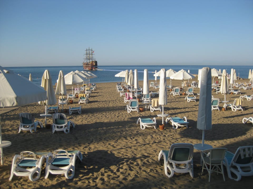 Die großzügige und saubere Strandanlage PALOMA Perissia