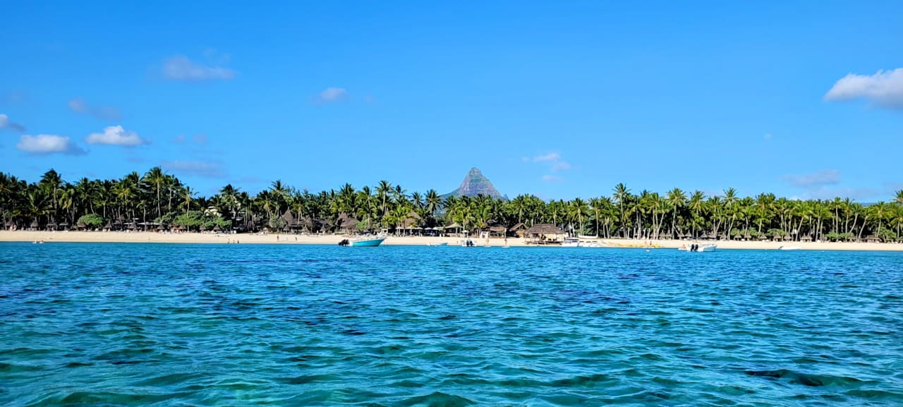 Strand La Pirogue Mauritius