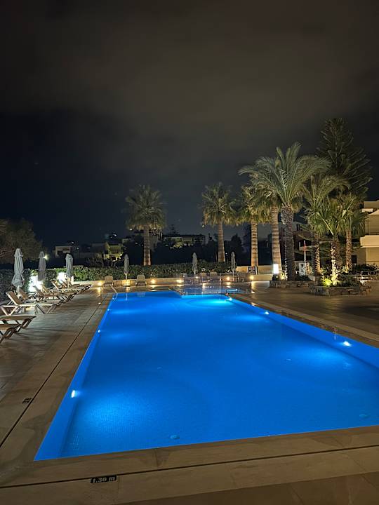 Pool Petousis Hotel & Suites