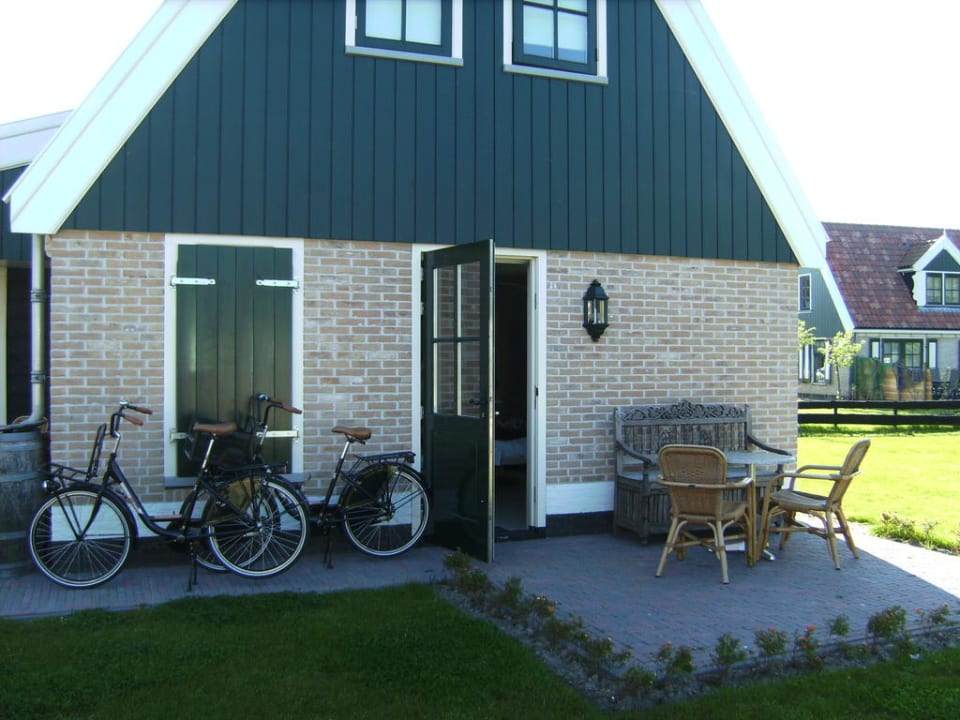 Eingang und Terrasse Recreatiepark Wiringherlant