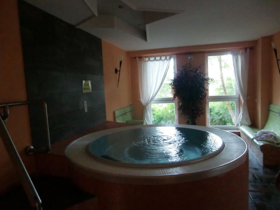 Whirlpool Christinenhof & Spa