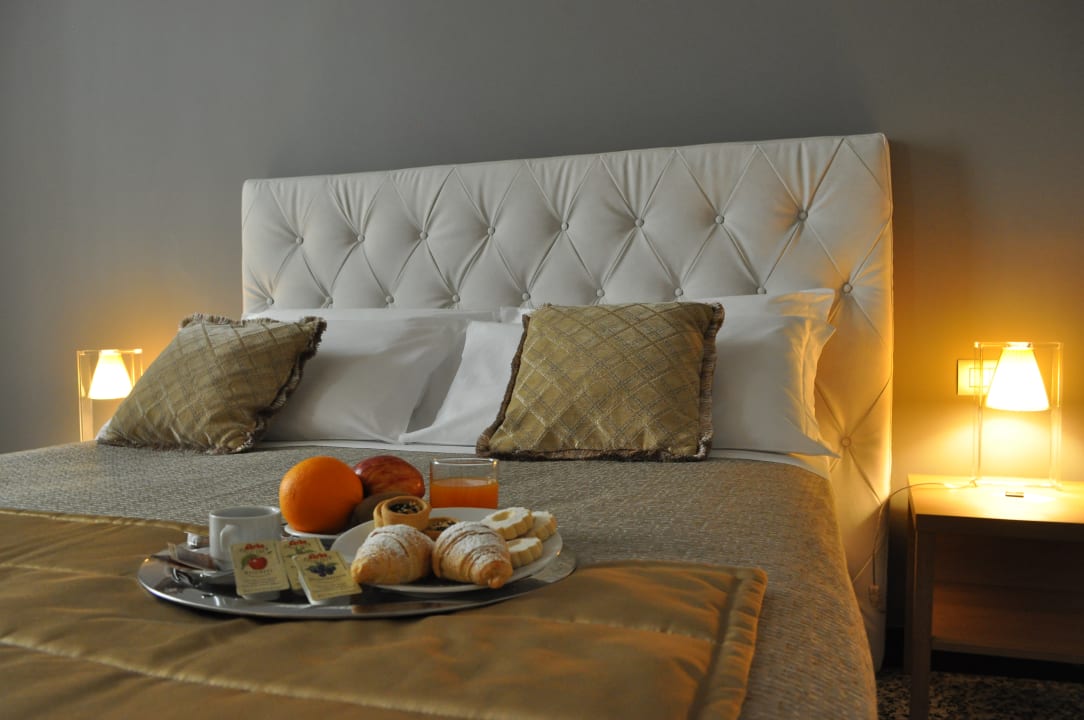 Zimmer HNN Luxury Suites