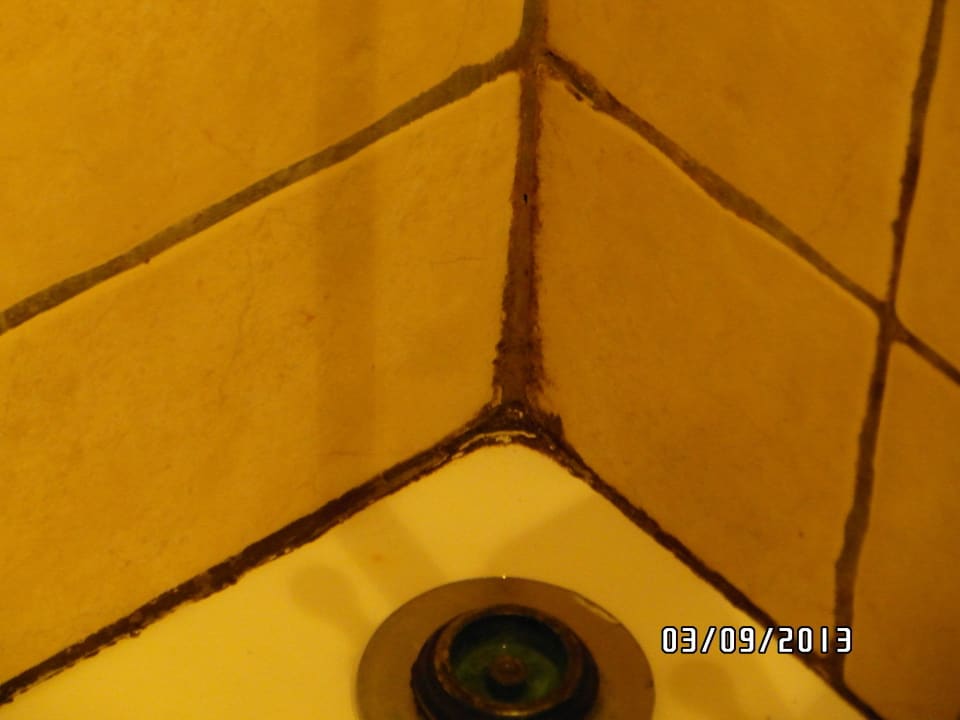 Fugenschimmel im Bad Hotel Green Palm