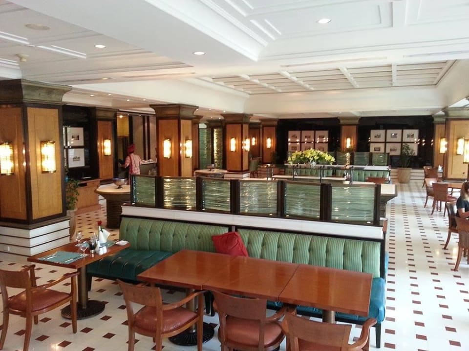 Bellevue - Coffee Shop Hotel The Oberoi Amarvilas