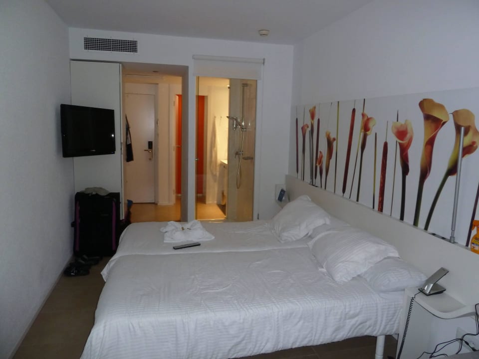 Zimmer mit offener Dusche Iberostar Waves Bahia de Palma