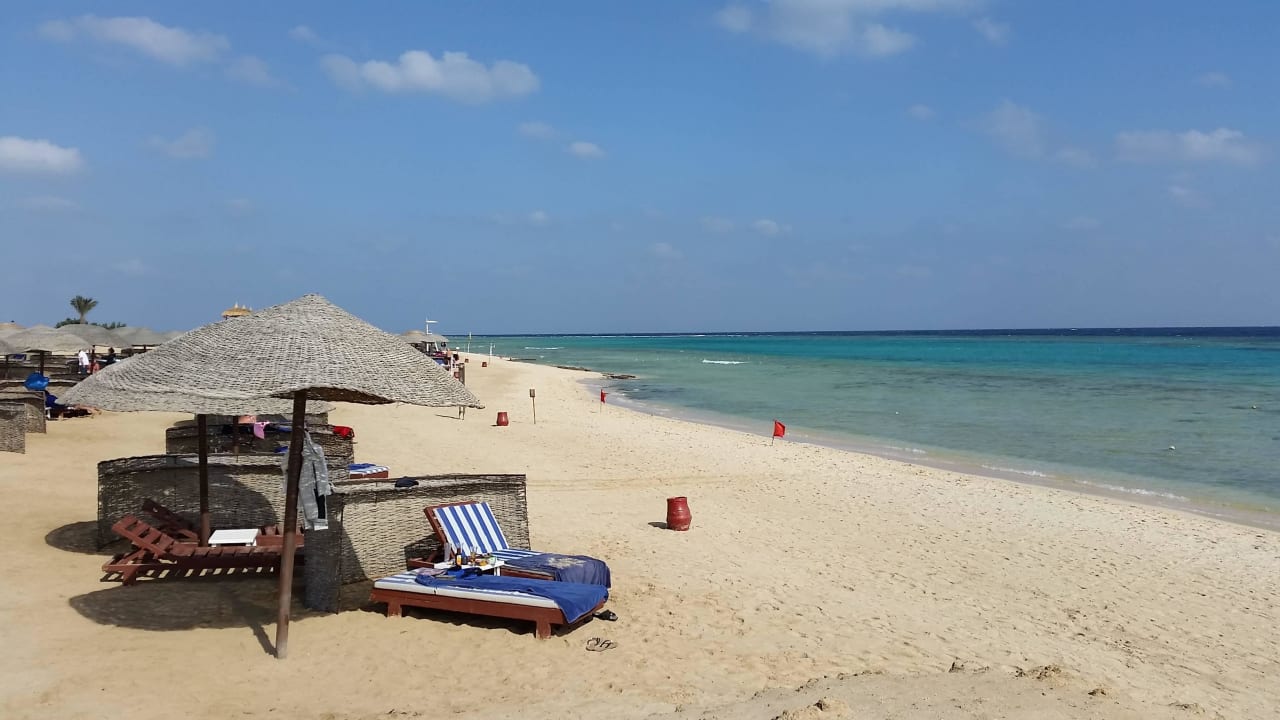 Strand mit Eingang Lagune Hotel Gorgonia Beach Resort