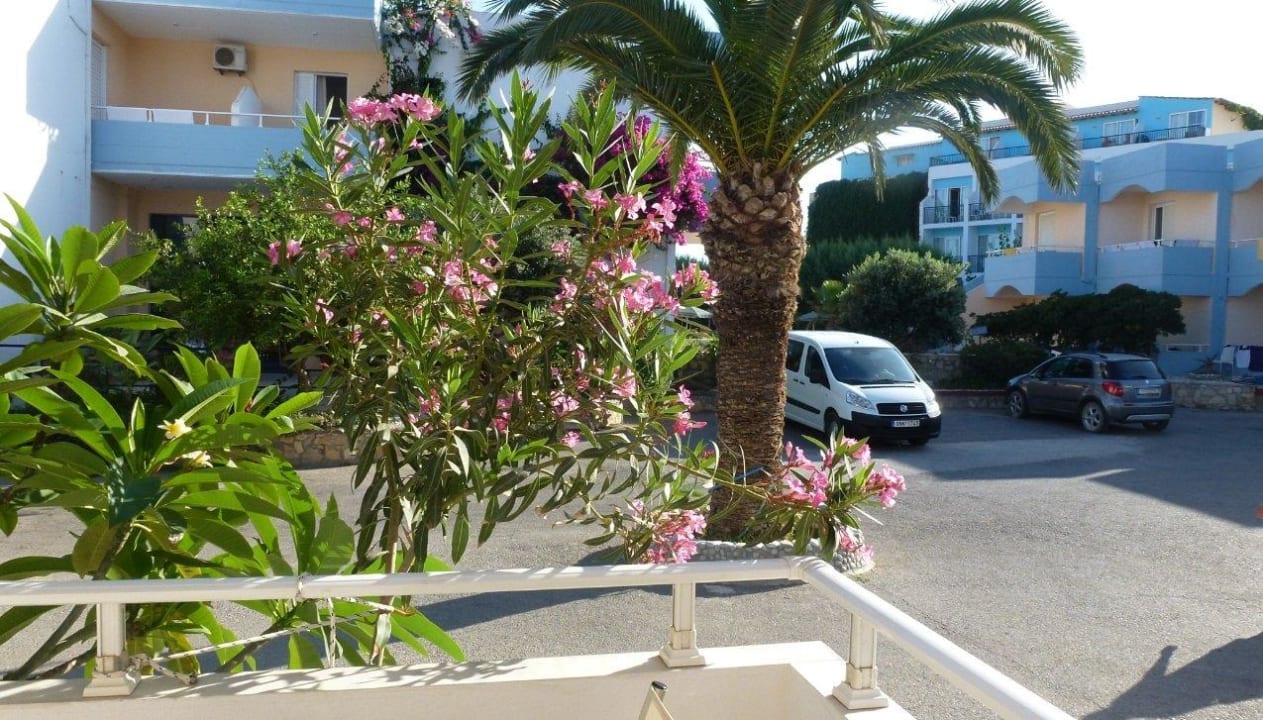 Pohľad z balkóna Hotel Kathrin Beach