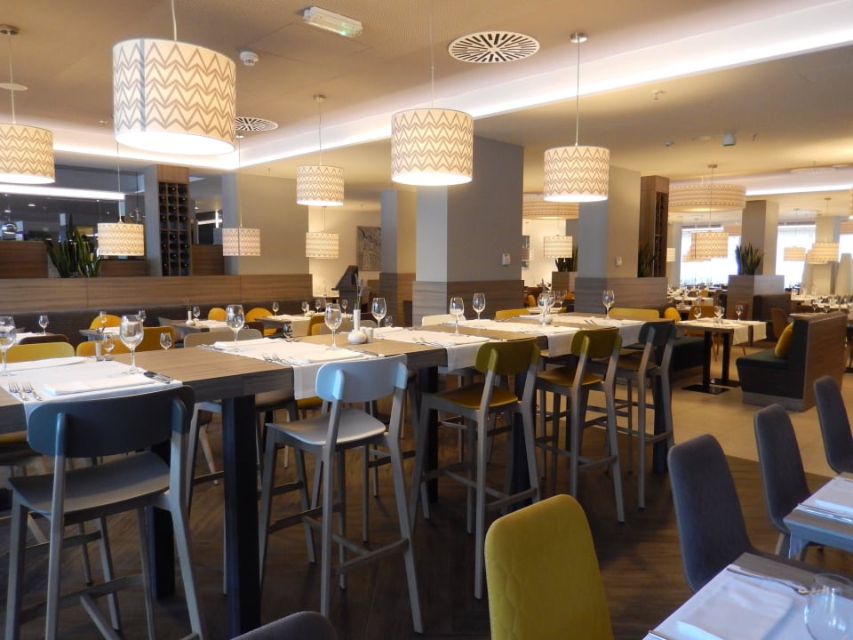 Sitzmöglichkeiten Restaurant Park Plaza Arena Pula
