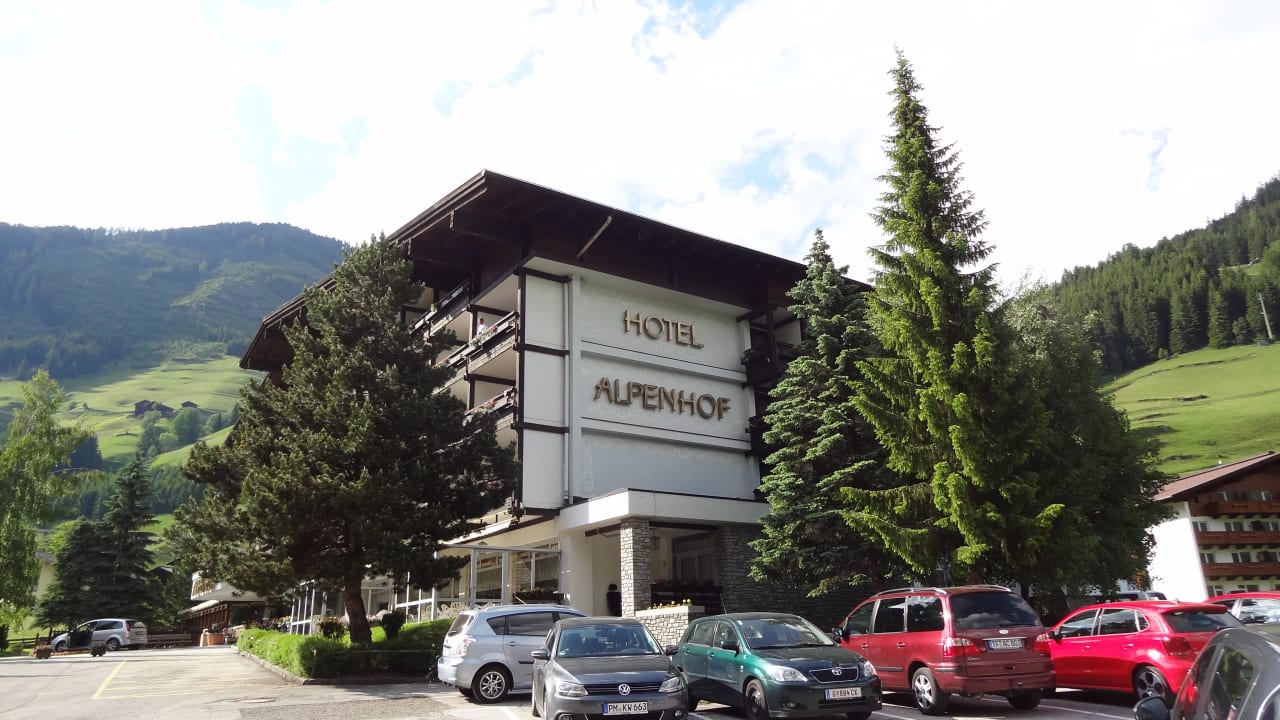 Aussenansicht Hotel Alpenhof