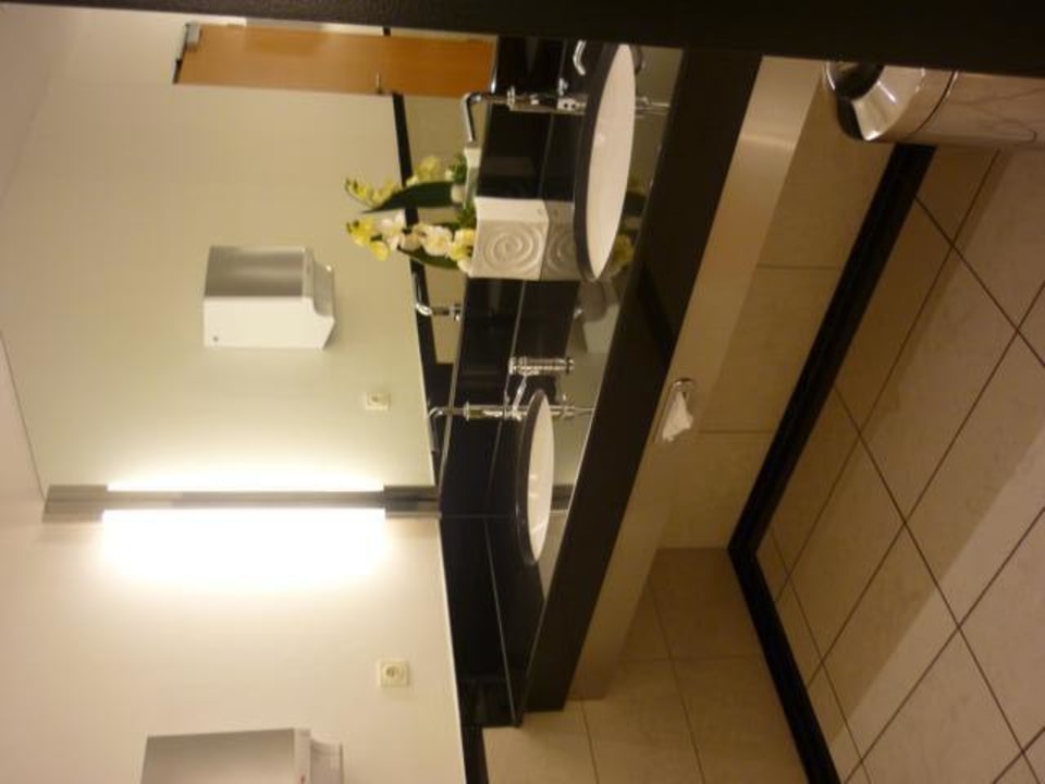 Toiletten im Empfangsbereich Dorint Hotel Pallas Wiesbaden