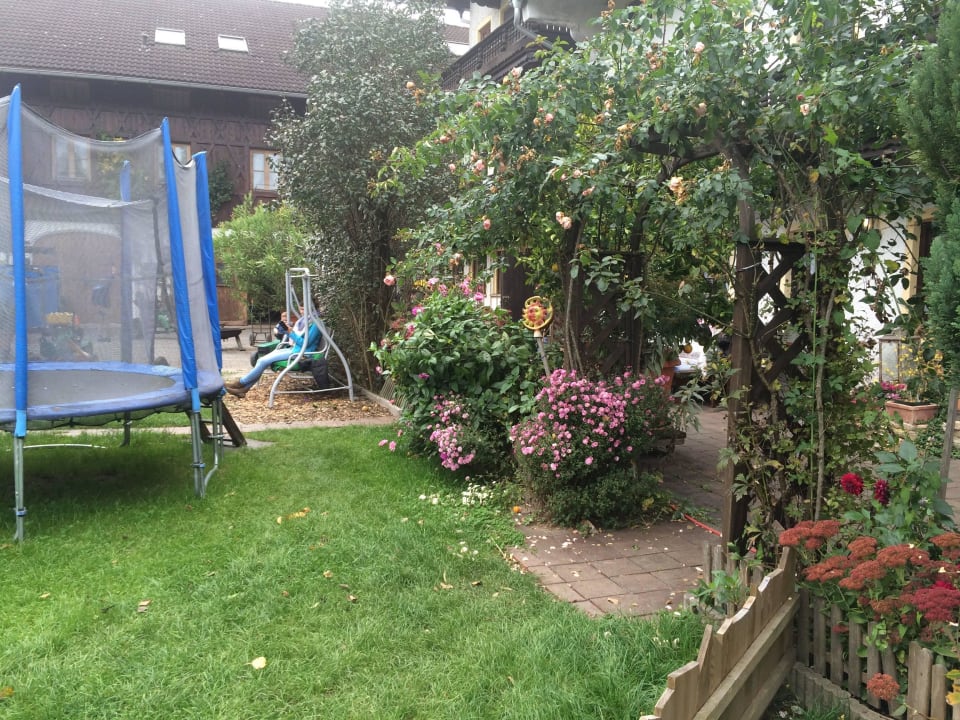 Trampolin Ferienwohnungen Wolfeicherhof