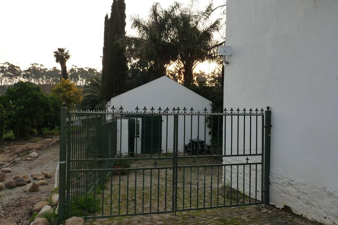 Eingang Honeymoonzimmer, gegenüberliegendes Gebäude Guesthouse Tulbagh Country