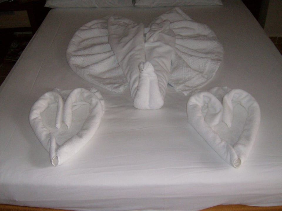 Łóżko po sprzataniu Enki Hotel