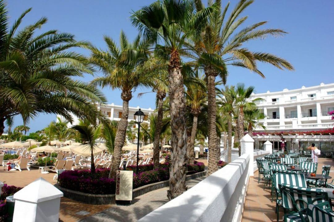 Widok z tarasu hotelowego na basen Hotel Riu Palace Maspalomas Adults Only