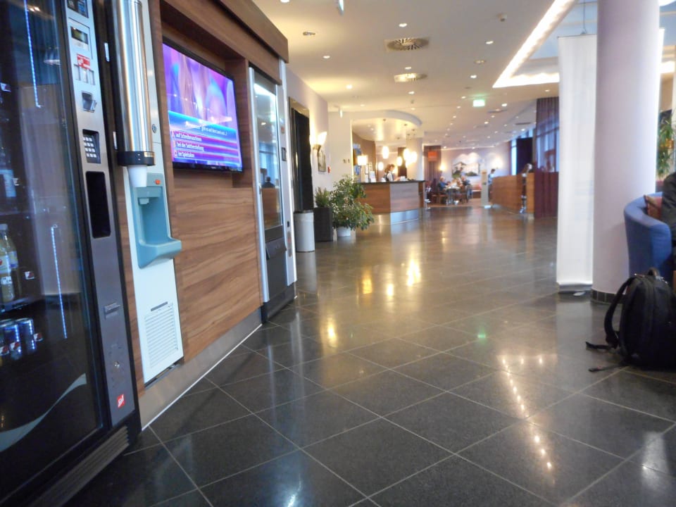 Eingangsbereich Premier Inn Essen City Limbecker Platz