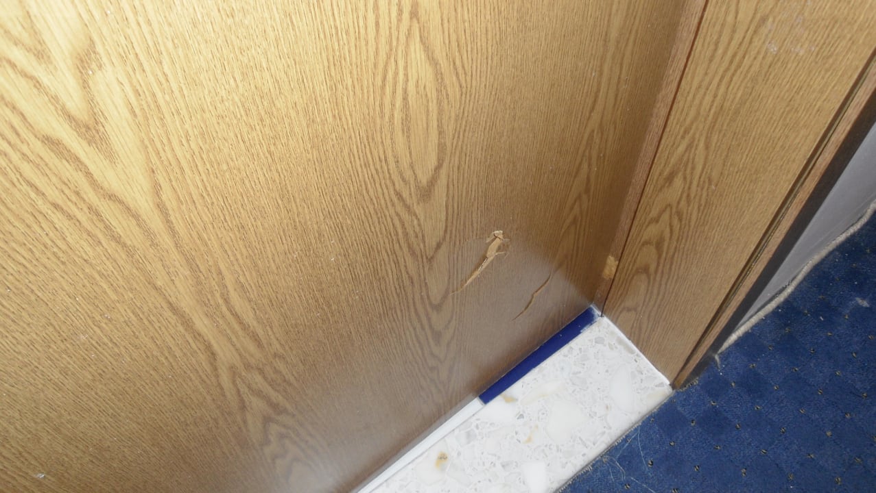 Spuren der Gewalt Royal Park Hotel & Aqua park