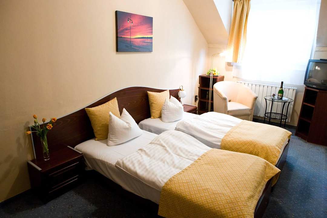 Hotel Gloria Budapest City Center standard room Hotel Gloria Budapest City Center