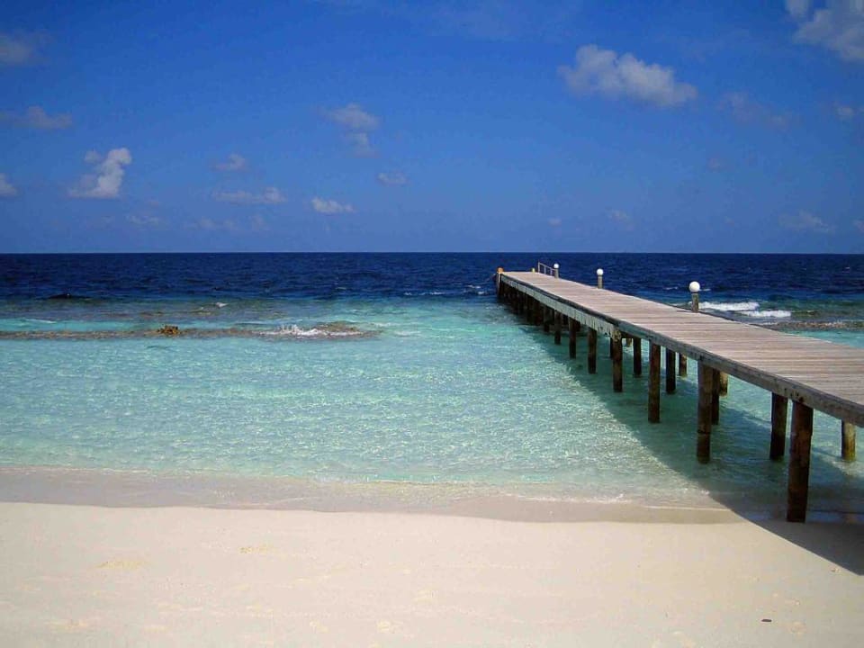 Einer von drei Eingängen zum Riff Angaga Island Resort