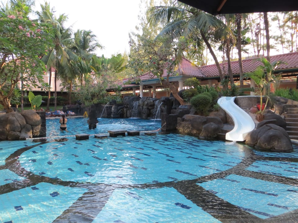 Schöner Pool Melia Purosani Yogyakarta