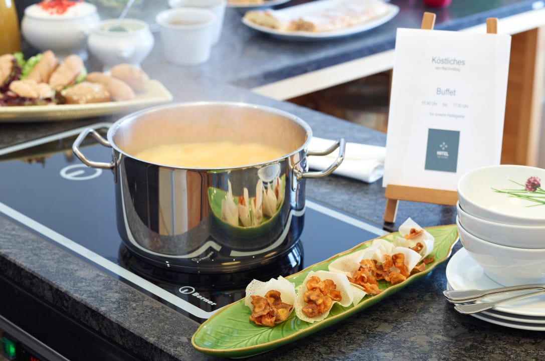 Auch warmes am Nachmittagsbuffet Hotel Zur Schanz