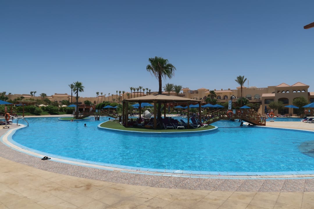 Pool Mövenpick Resort & Spa El Gouna