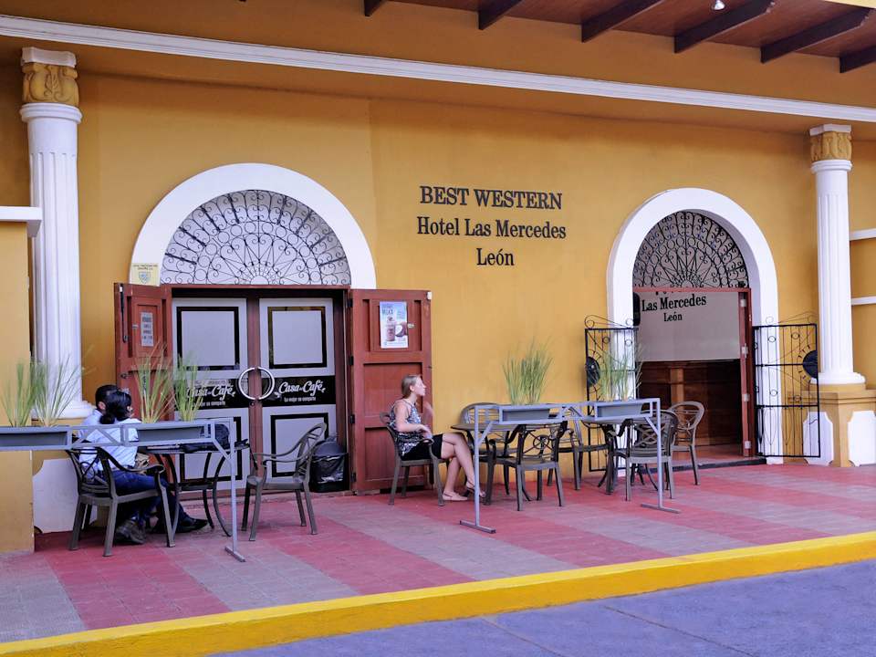 Entrada del Hotel Las Mercedes Leon