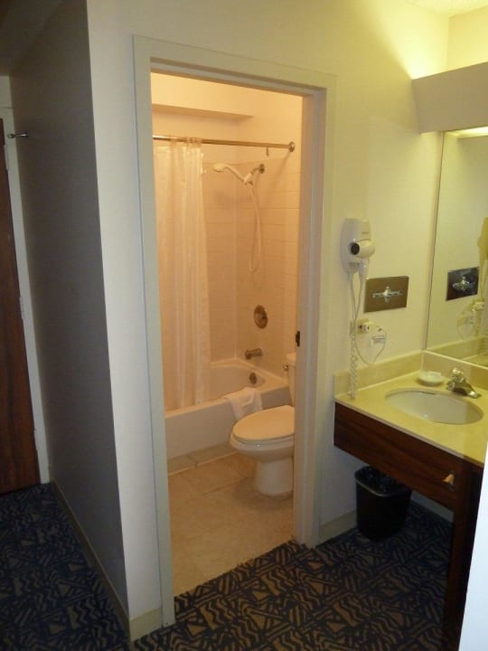 Bad & Toilette Alohilani Resort Waikiki Beach