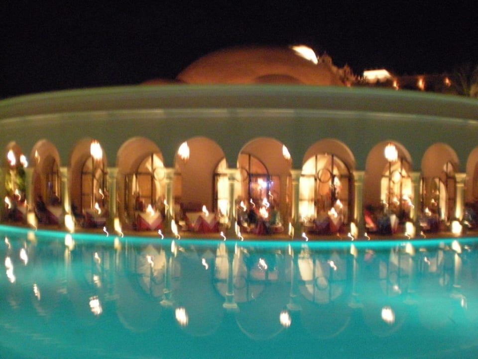 Pool rund um das Hauptrestaurant Makadi Palace