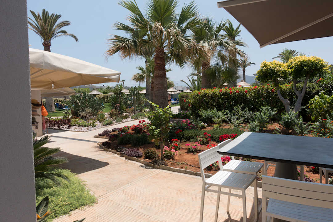 Gartenanlage Anissa Beach & Village