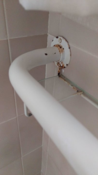 Verrostete Badezimmerablage Hotel Las Adelfas
