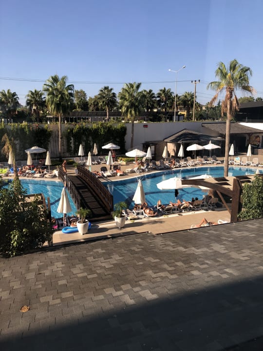 Pool Mary Hotel Side