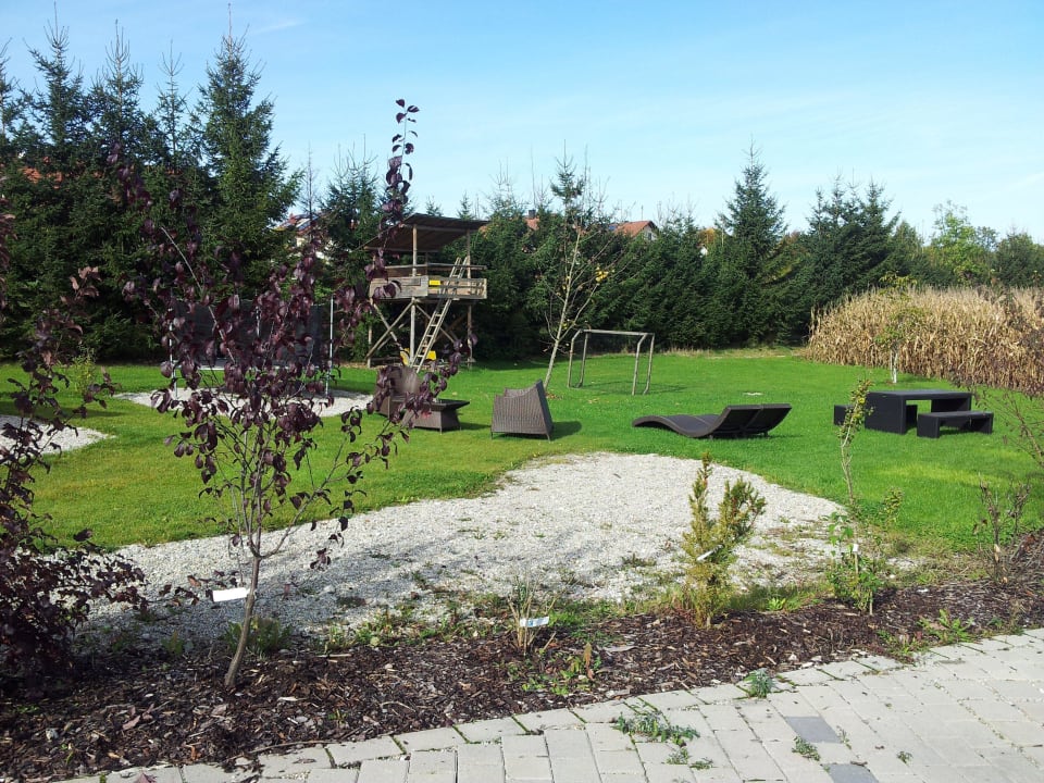 Garten mit Sitz- und Liegemöglichkeiten Gästehaus Zehmerhof