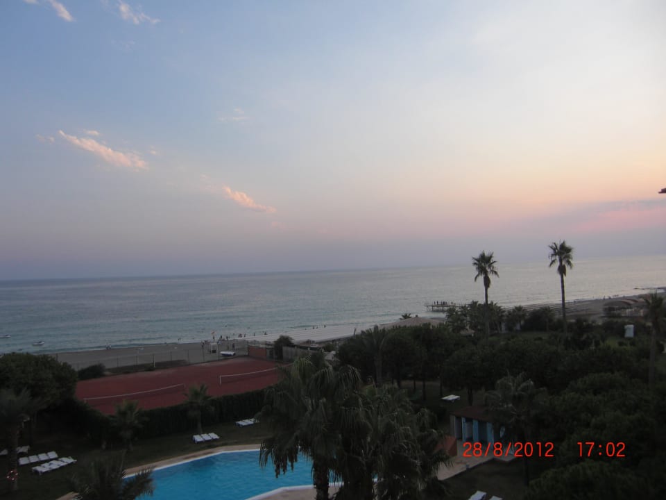 Aus dem Zimmer abends Club Turtas Beach Hotel