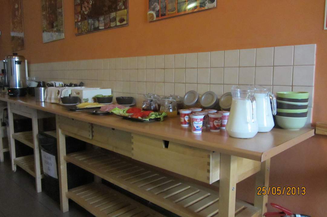 Зал для завтрака The Secret Garden Hostel