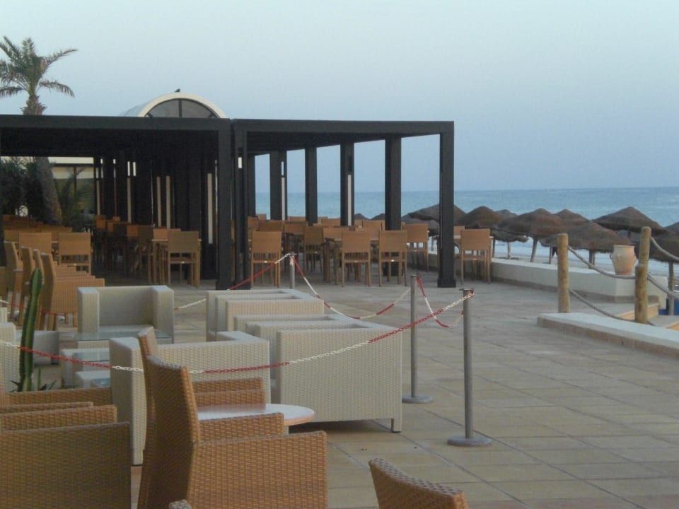 Hier konnte man wunderschön draußen essen Sentido Djerba Beach