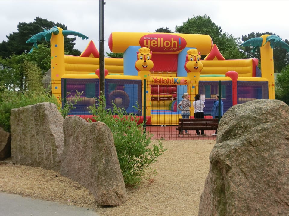 Teil des Spielplatzes Camping Le Ranolien