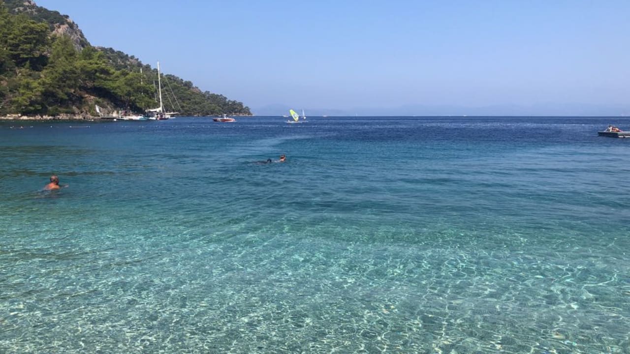 Strand Hillside Beach Club