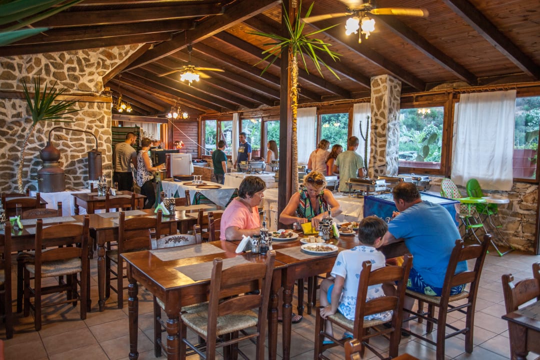 Gastro Stone Village Petrino Horio