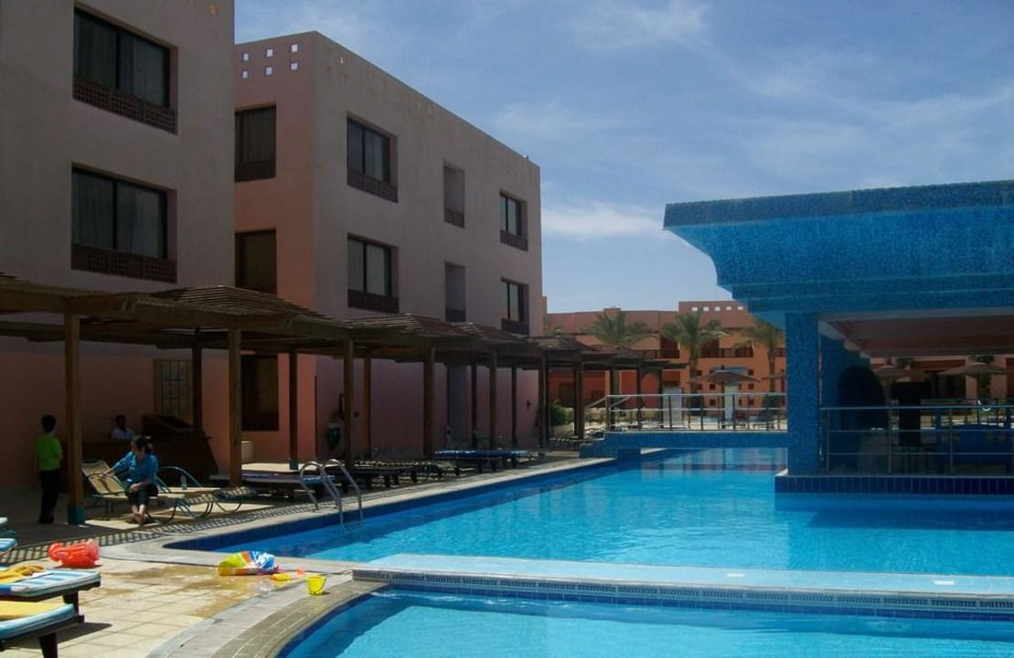 Großer Pool Blend Club Aqua Resort