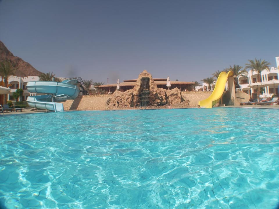 Großer Pool mit Rutschen Happy Life Village