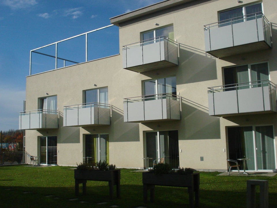 Ruhiger Innenhof öffnet nach Süden Hotel Harry's Home Linz