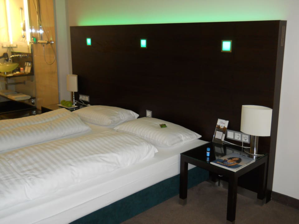 Stimmungsvolles Bett - 3 Lichtfarben wählbar Flemings Hotel Wien-Stadthalle